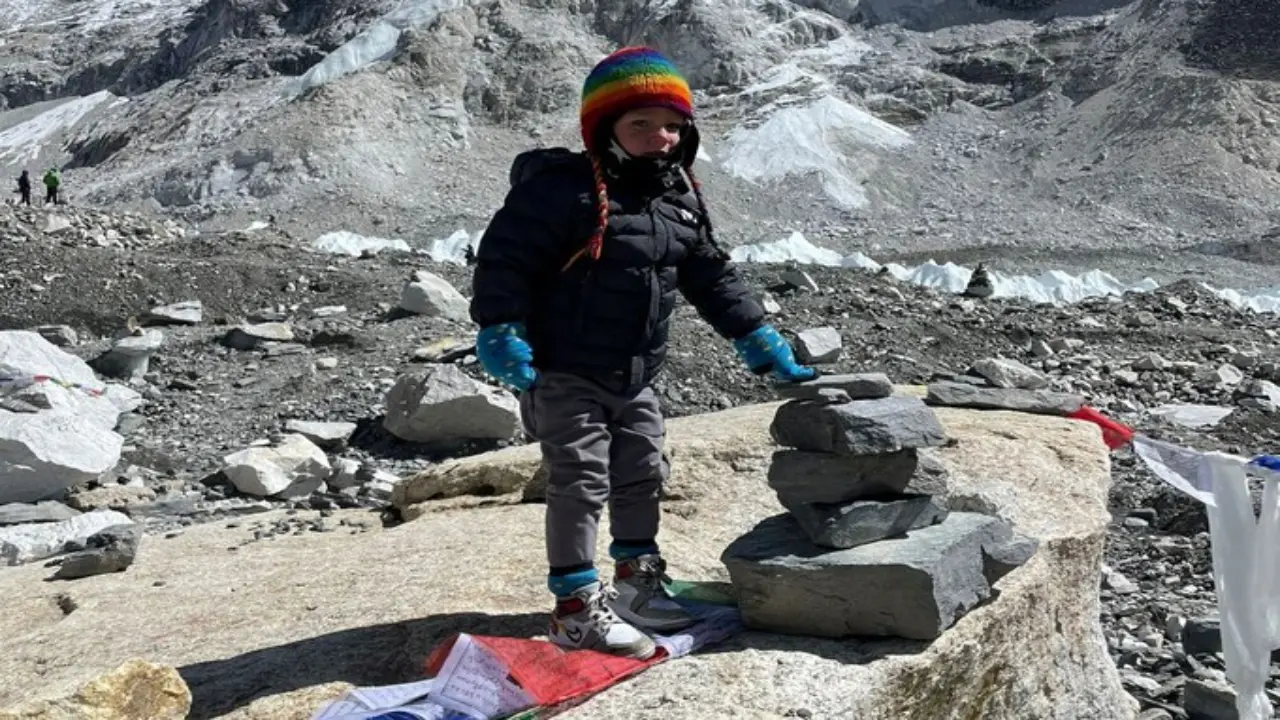 2 year old boy becomes youngest person to reach mount everst base camp