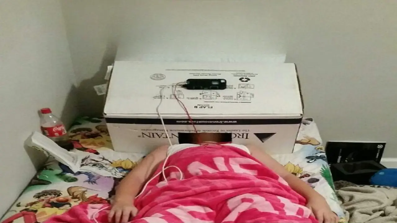 Low Budget Home Theatre, Young Pakistani Boy Makes His Own Theatre